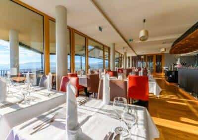 Engener Hoehe Hotel Restaurant Rastanlage Engen Hegau Tisch7 KDS 5052 HDR