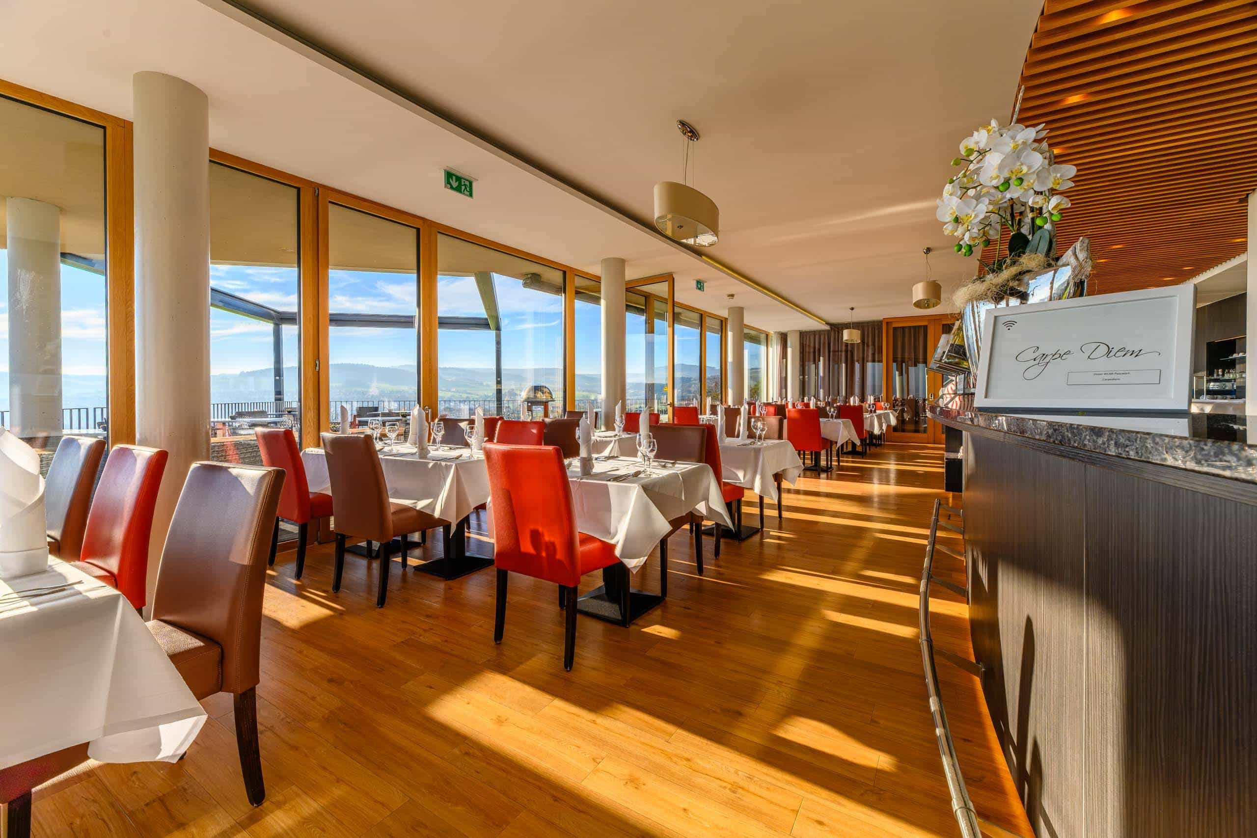 Engener Hoehe Hotel Restaurant Rastanlage Engen Hegau Tisch7 KDS 5079 HDR